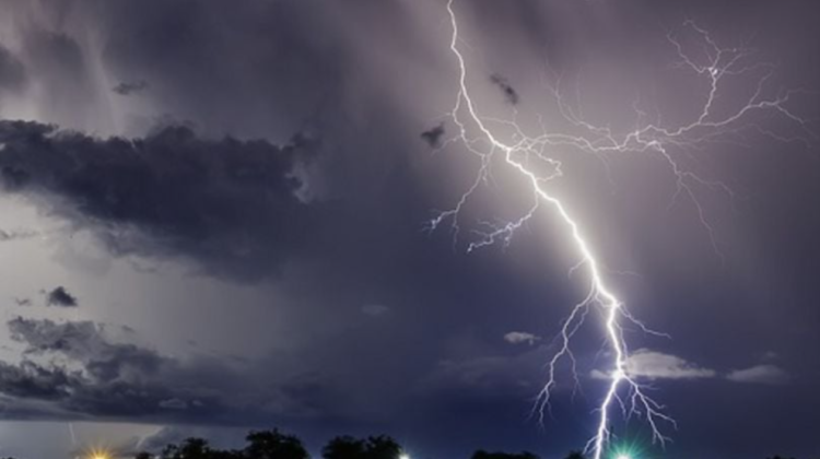 Alertă meteo în Moldova! Meteorologii anunță COD GALBEN de ploi puternice însoțite de descărcări electrice