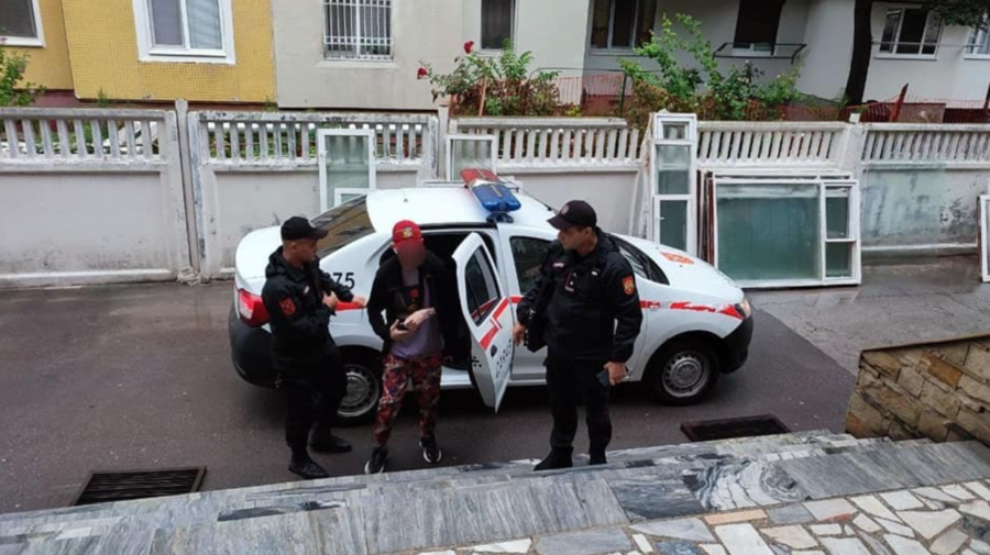 În stare de ebrietate narcotică pe străzile Capitalei. Individul a fost condus la inspectorat