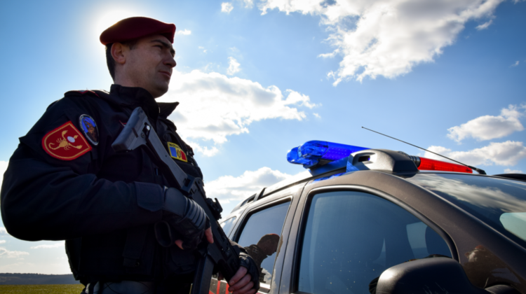 FOTO O minoră a fost salvată de un carabinier! Ce s-a întâmplat