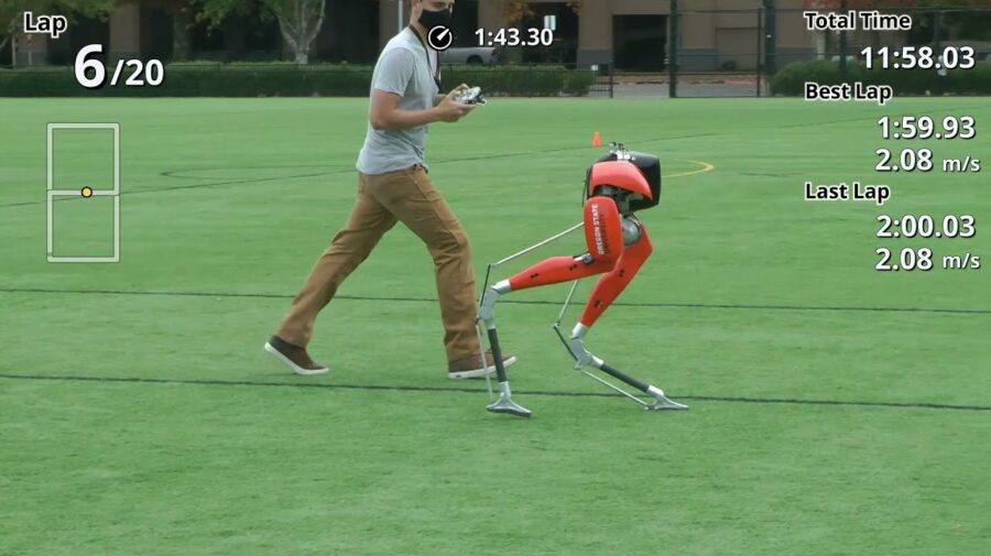 Premieră și record istoric pentru un robot biped: A alergat 5 kilometri în aer liber