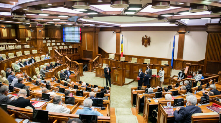 VIDEO Ședință specială la Parlament! A fost prezent Mircea Snegur, dar și miniștri din primul Guvern