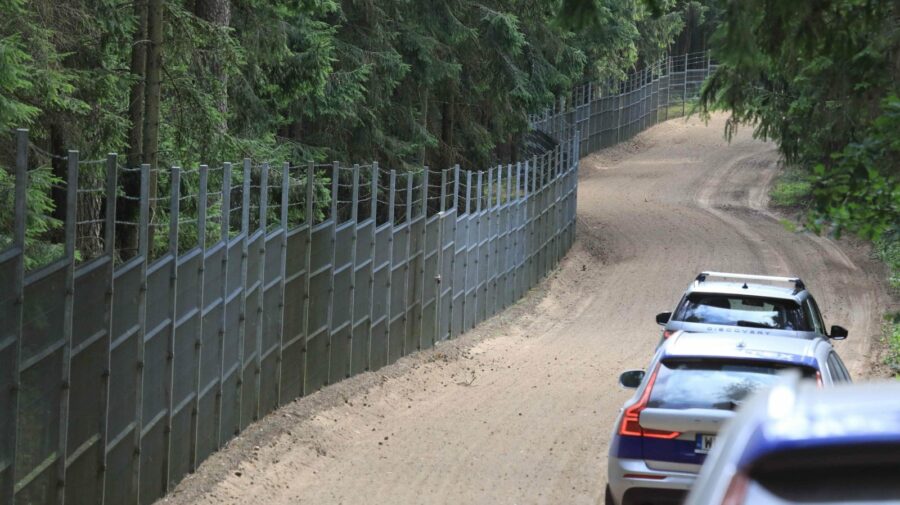 Parlamentul lituanian dezbate astăzi un proiect ce prevede construirea unui gard de 4 m înălțime la granița cu Belarus