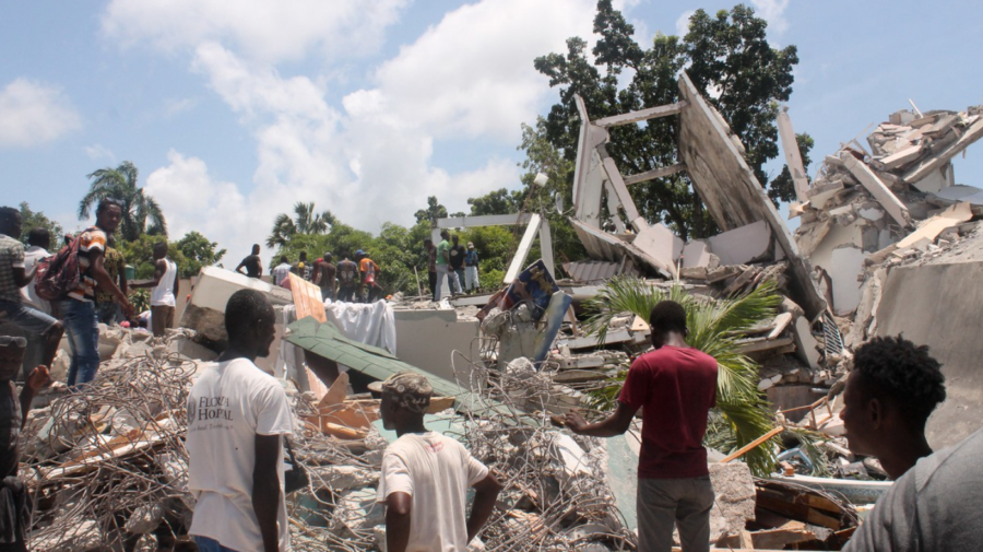 IMAGINI TERIBILE! Peste 700 de oameni au murit în urma cutremurului din Haiti