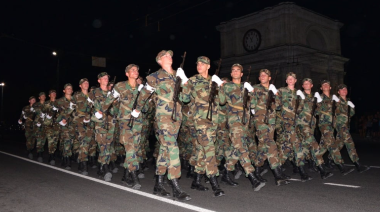 Militarii vor desfășura repetiții pentru paradă, noaptea. Traficul va fi restricționat în centrul Capitalei