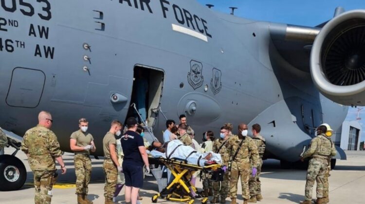 O femeie a început să nască la bordul aeronavei SUA care o evacua din Afganistan