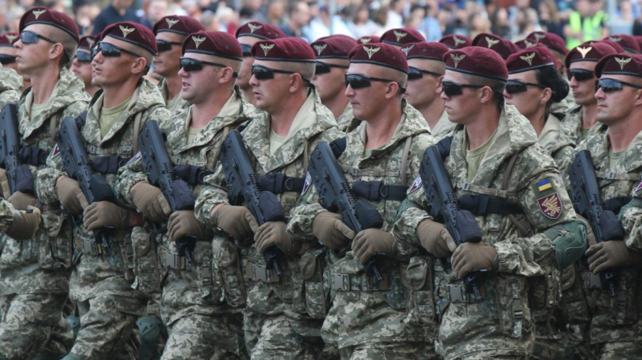 VIDEO 18+ „Putin *****”. În timpul repetiției paradei de la Kiev, militarii au fredonat o melodie despre Vladimir Putin
