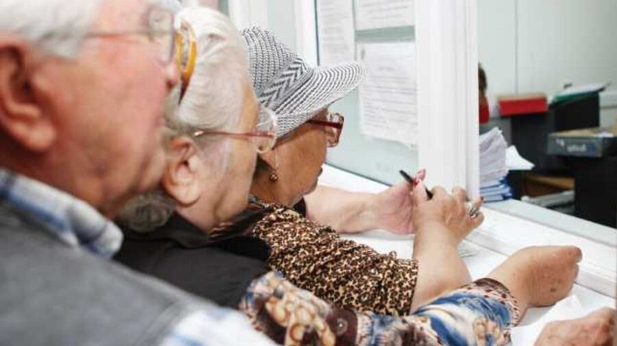 Numărul pensionarilor din Moldova crește, în timp ce cel al angajaților scade drastic