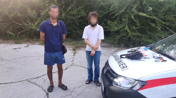FOTO Indivizi din Chișinău, depistați cu substanțe interzise. Se plimbau cu ele prin oraș