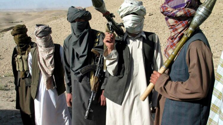 După ce au plecat americanii, talibanii cuceresc din nou teritorii. Au preluat controlul în oraşul Sheberghan