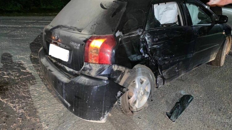 FOTO Impact violent la Ialoveni. O motocicletă și un automobil s-au ciocnit violent. Unul din șoferi a ajuns la spital