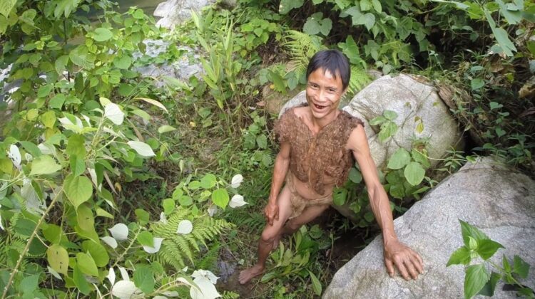 „Tarzan” din Vietnam, care a trăit zeci de ani în junglă, a murit după ce a revenit la civilizație