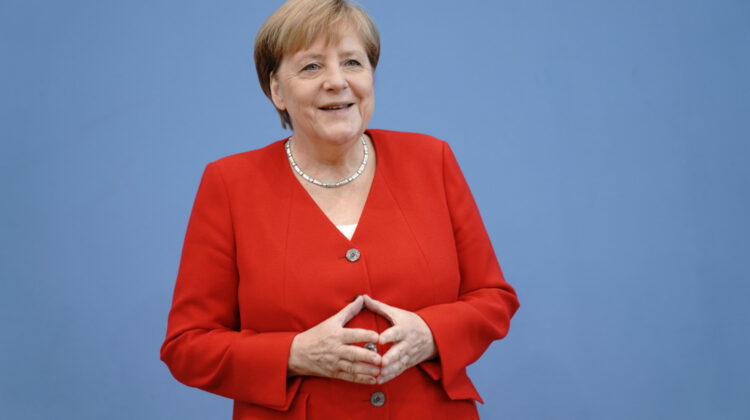 „Angela Merkel” – scoasă la vânzare. Un ursuleț de pluș îi poartă numele