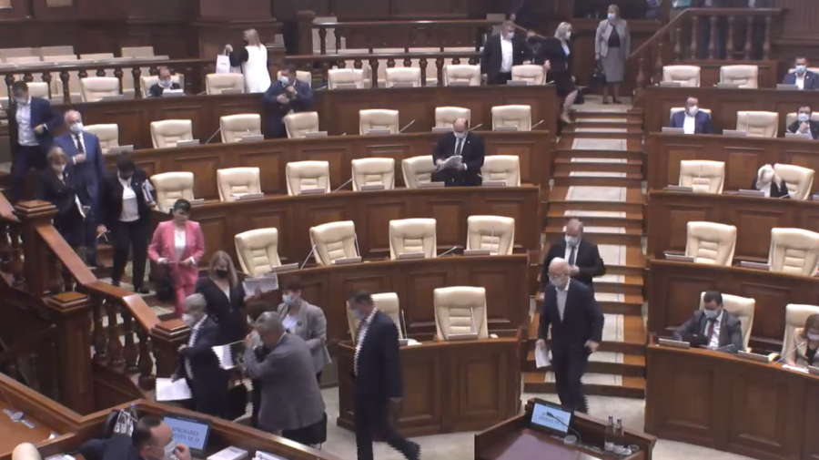 VIDEO Socialiștii și comuniștii s-au supărat de deputații PAS și au părăsit ședința Parlamentului
