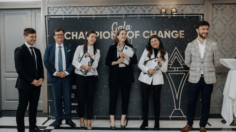 Cunoaște-i pe cei 15 campioni ai schimbării premiați în cadrul Galei „Champions of Change” 2021
