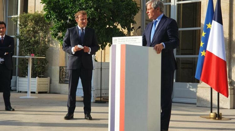 Reformele asumate de actuala guvernare, discutate de un eurodeputat român cu președintele Franței