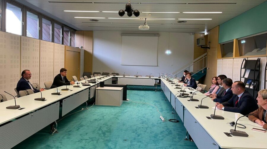 Întrevederi la APCE. Delegația Moldovei a discutat cu președintele Adunării Parlamentare a Consiliului Europei