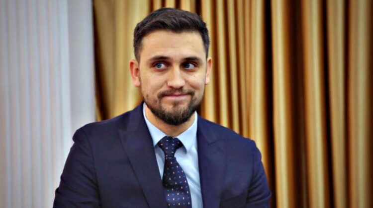 A pus picior peste picior! Istoria emoționantă a unui avocat moldovean. „La neavoastre, colțunu’ o ieșit afară…”