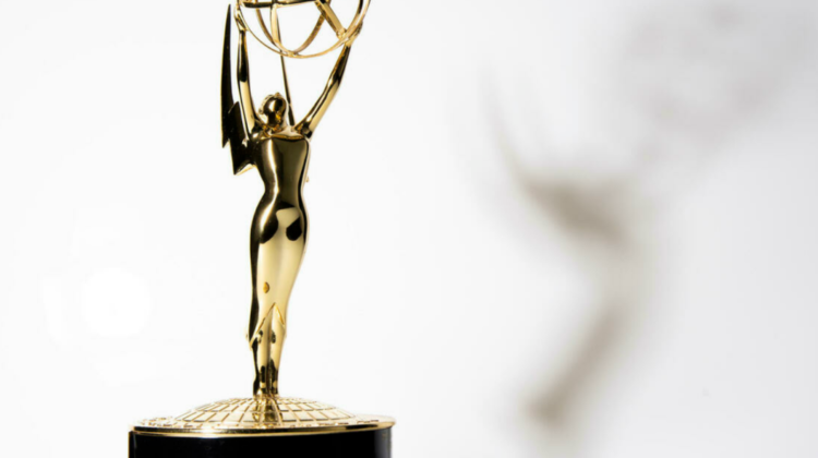VIDEO, FOTO „The Crown” este marele câștigător la premiile Emmy 2021. Cele mai elegante apariții pe covorul roșu