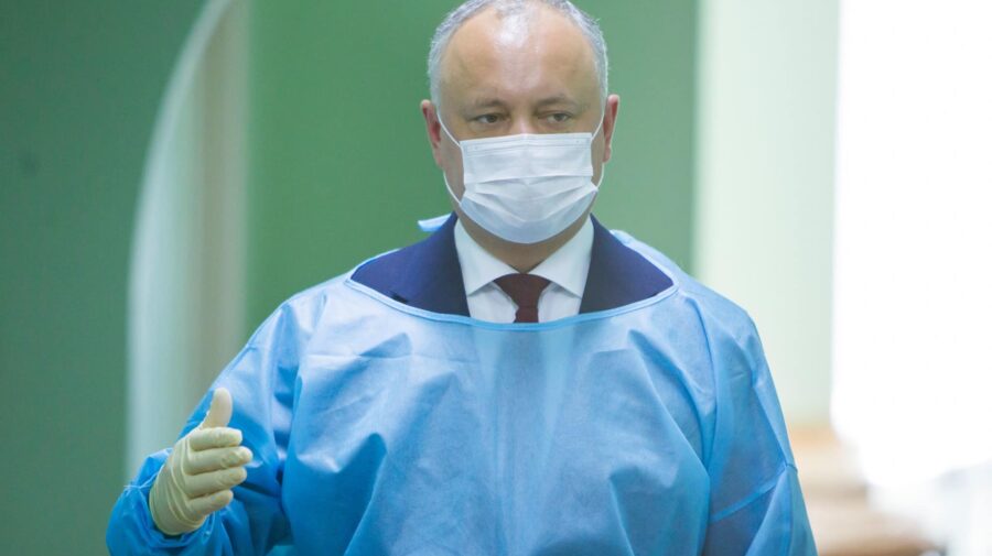 Dodon așa și nu s-a mai vaccinat. Afirmă că nu este Sputnik V în Moldova. Când erau disponibile dozele găsea scuze