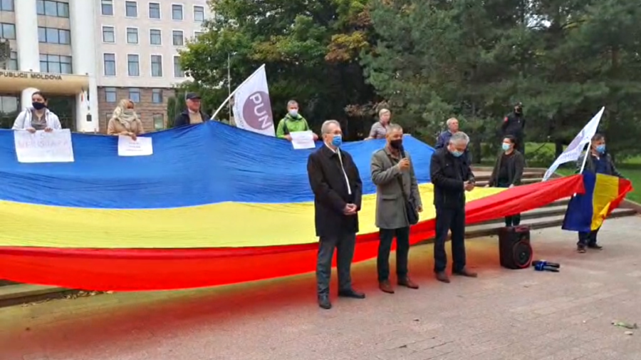 VIDEO „Stop cumătrismul PAS”. Protestul PUN în fața Parlamentului! Țîcu: „Uitați-vă ce se întâmplă…”