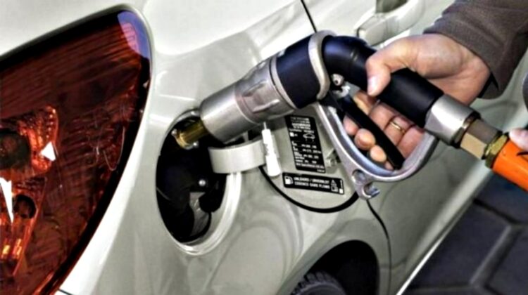 Noul șoc pentru șoferi! Prețul benzinei trece de 21 de lei. Cu cât se va scumpi motorina?
