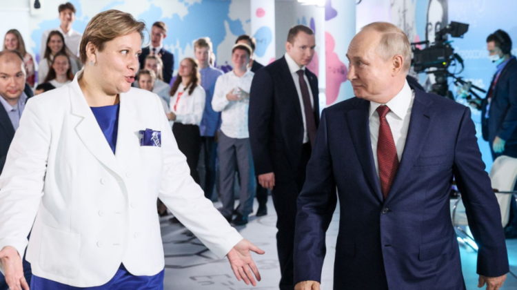 VIDEO rușinos! Putin a confundat istoria. Un școlar l-a corectat, însă directoarea l-a criticat! I-a zis să fie modest
