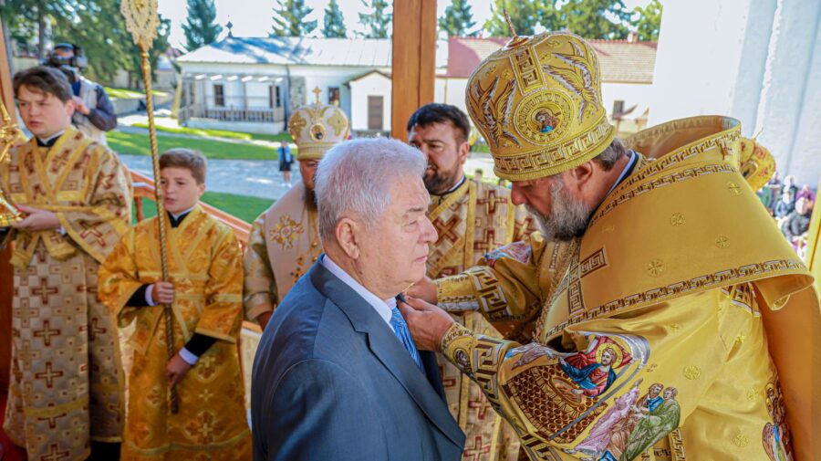 FOTO La 80 de ani, Voronin s-a ales de la mitropolitul Vladimir cu o distincție religioasă