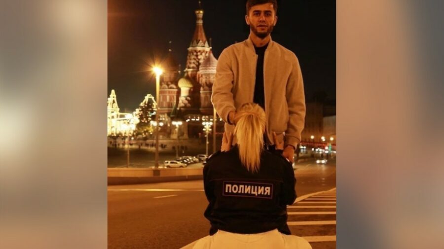 VIDEO Sex oral în fața Catedralei din Piața Roșie? Un blogger tadjic poate fi expulzat din Rusia