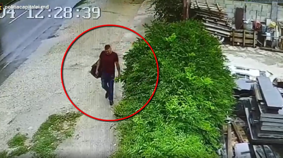 VIDEO A profitat de lipsa victimei și i-a furat banii din geantă. Poliția caută individul pentru a-l pedepsi