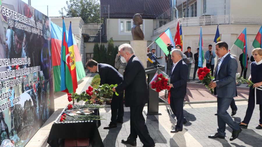 VIDEO Victimele războiului din Karabah, comemorate la Chișinău. Cine a participat la eveniment