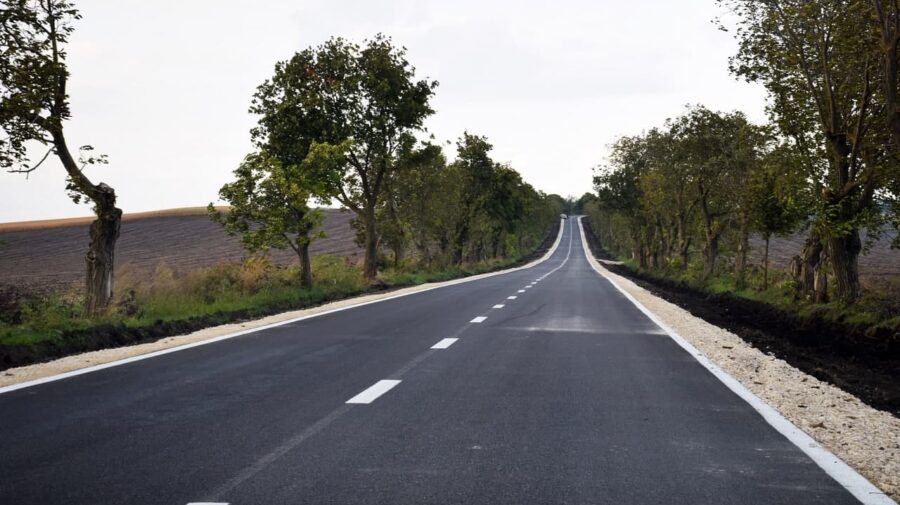 VIDEO Echipa Partidului „ȘOR” continuă să construiască drumuri în raionul Orhei