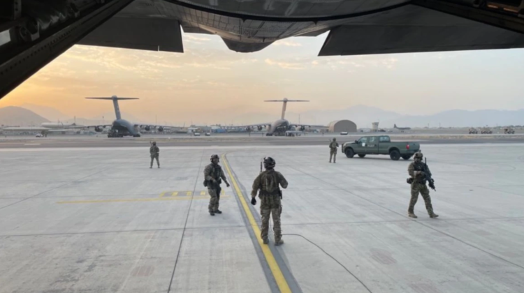Aeroportul din Kabul, redeschis pentru primirea de ajutoare. Ce spune ambasadorul emiratului Qatar în Afganistan