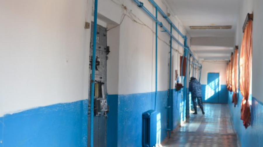 FOTO Percheziții în celulele deținuților Penitenciarului nr.2 – Lipcani. Au fost ridicate mai multe obiecte interzise