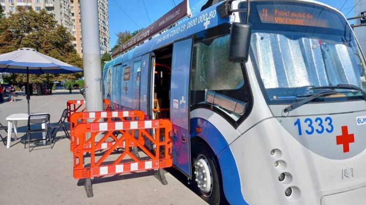 Troleibuzul în sectorul Centru, iar autobuzul în orașul Codru. Te poți vaccina doar cu buletinul de identitate