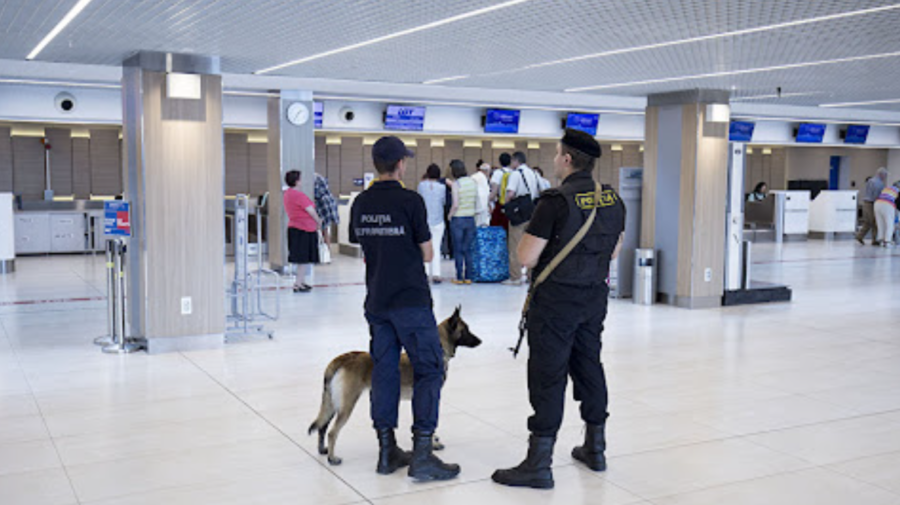 FOTO Activitatea Aeroportului – perturbată de o alertă cu bombă! Pasagerii sunt evacuați de urgență din interior