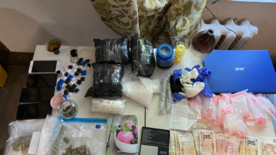 VIDEO Droguri în valoare de CINCI milioane de lei, ridicate de polițiștii din Bălți. „Afaceriștii” riscă pușcărie