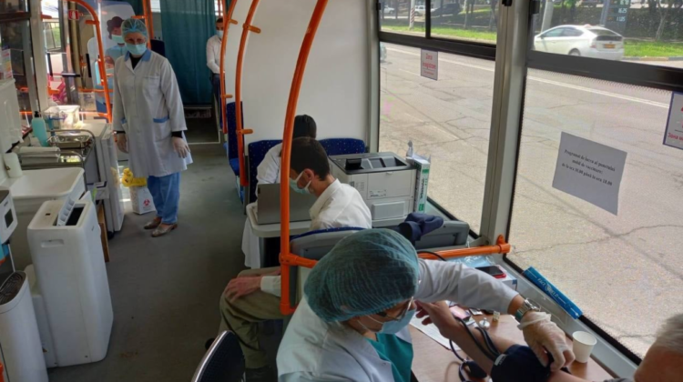 Punctele mobile de vaccinare activează și MARȚI. Vezi unde vor fi amplasate