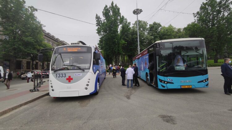 Un troleibuz la Botanica și un autobuz la Ciorescu! Unde staționează astăzi punctele mobile de vaccinare anti COVID-19