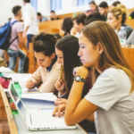 Tot mai mulți tineri aleg universitățile din Moldova: Peste 22 mii de studenți, înmatriculați în acest an