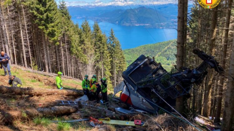VIDEO Morți în accident de telecabină în Italia. Un copil a supraviețuit! Autoritățile investighează răpirea acestuia