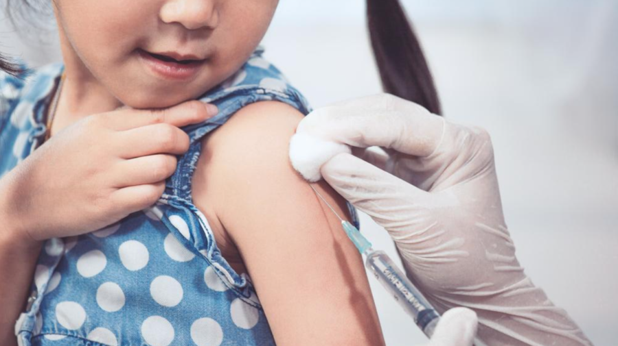 Marea Britanie începe vaccinarea anti-COVID-19 în rândul copiilor cu vârsta cuprinsă între 12 şi 16 ani