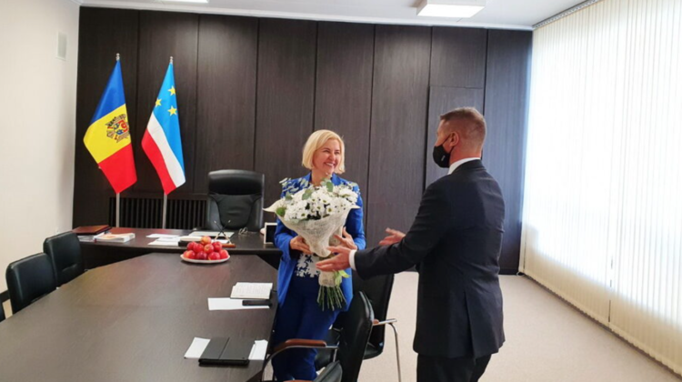 Irina Vlah s-a plâns ambasadorului Marii Britanii în Moldova. Motivul? I-a făcut o invitație mai deosebită