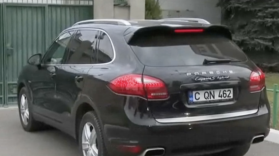 VIDEO Vă mai aduceți aminte de automobilele de lux ale lui Vlad Filat sechestrate de CNA? Au fost vândute! Cu cât