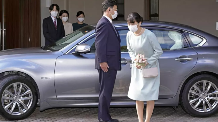 FOTO, VIDEO Nepoata împăratului Japoniei s-a căsătorit după ani de ceartă. Cât de simplă și frumoasă a fost nunta!