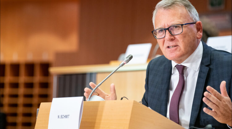 Comisarul european pentru locuri de muncă, alarmat de creșterea sărăciei în Europa din cauza prețurilor la energie
