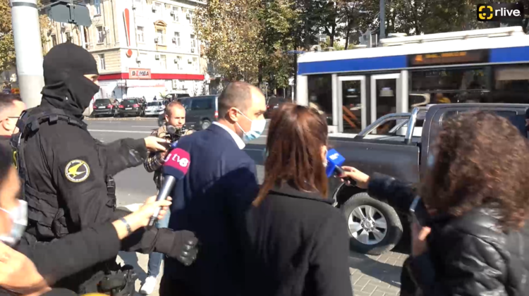 VIDEO Ofițerii SIS, a doua zi, au scotocit la Procuratura Generală. „Este secretul anchetei”. Alte detalii!
