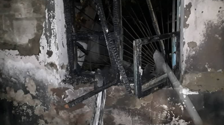 FOTO Garaj cuprins de flăcări la Ungheni. Ce au evacuat pompierii din încăperea unde s-a produs arderea