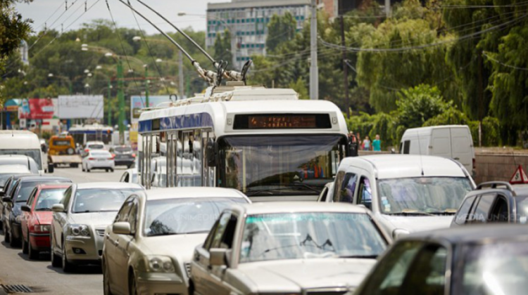 Trafic intens în Capitală! Se circulă cu dificultate în sectorul Rîșcani