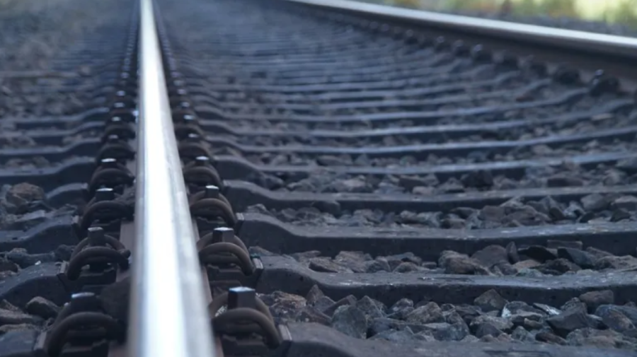 VIDEO | Tragedie fără margini la Dondușeni! Tânărul lovit de tren urma să devină tătic. Declarațiile soției