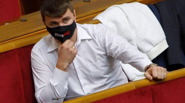 FOTO Un deputat ucrainean, cunoscut pentru criticile în adresa guvernării, găsit mort într-un taxi. Versiunea oficială!